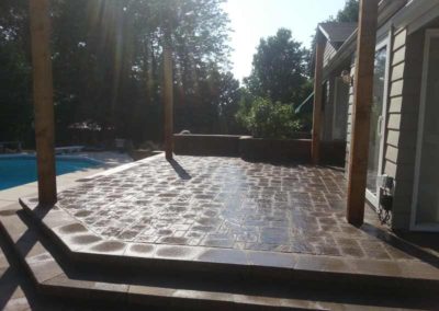 custom-backyard-paved-patio-deck-with-stairs-004