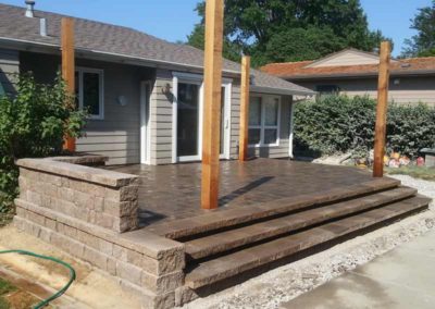 custom-backyard-paved-patio-deck-with-stairs-006