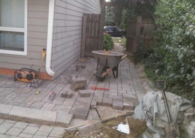 custom-backyard-paved-patio-deck-with-stairs-009