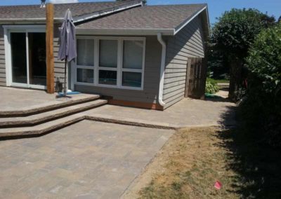 custom-backyard-paved-patio-deck-with-stairs-012