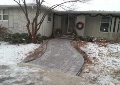 dark-stone-paved-front-entry-walkway-001