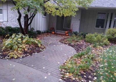 dark-stone-paved-front-entry-walkway-before-001