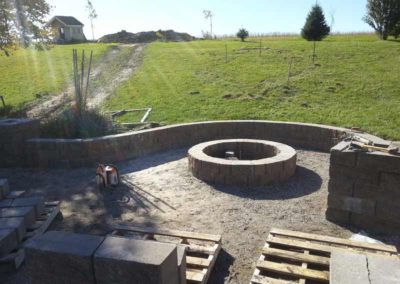 firepit-with-curved-retaining-wall-stoned-paved-patio-001