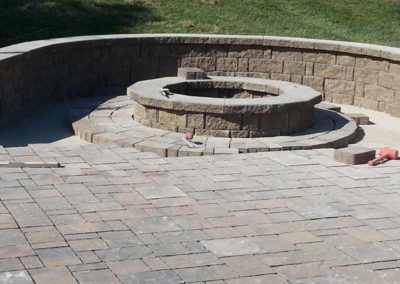 firepit-with-curved-retaining-wall-stoned-paved-patio-002