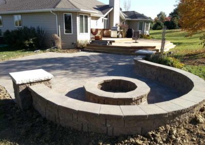 firepit-with-curved-retaining-wall-stoned-paved-patio-006