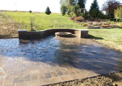 firepit-with-curved-retaining-wall-stoned-paved-patio-009