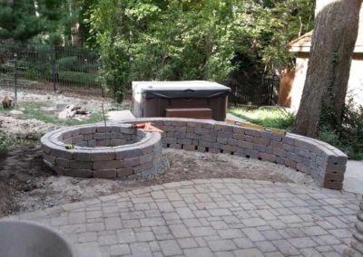 stone-capped-firepit-paved-backyard-patio-001