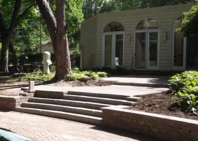 stone-capped-retaining-wall-with-stairs-002