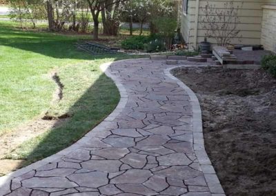stone-paved-front-entry-walkway-002
