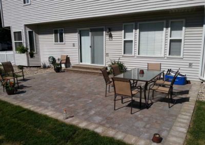 stone-paved-patio-with-capped-stone-step-005