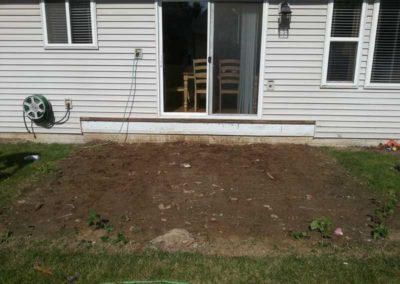 stone-paved-patio-with-capped-stone-step-before-001
