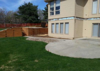 stone-retaining-wall-patio-before-001